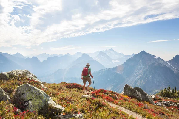 Hiker Mountains Beautiful Rock Background — Zdjęcie stockowe