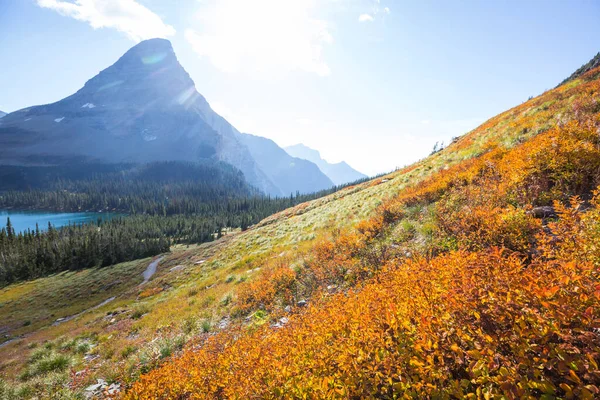 Malownicze Skaliste Szczyty Parku Narodowego Glacier Montana Usa Jesienny Sezon — Zdjęcie stockowe