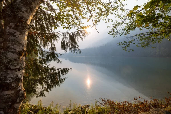 Lago Serenidad Las Montañas Temporada Verano Hermosos Paisajes Naturales — Foto de Stock