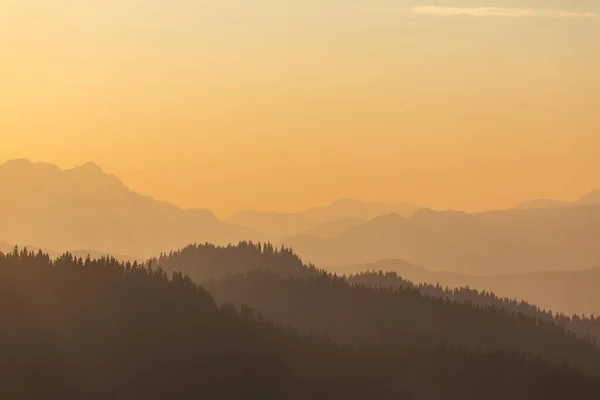 Silueta Montaña Amanecer Temporada Primavera — Foto de Stock