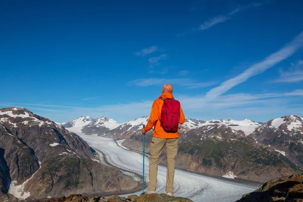 Caminhando Homem Nas Montanhas Canadenses Caminhada Atividade Recreação Popular América — Fotografia de Stock