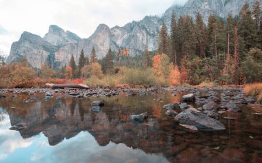 Yosemite Ulusal Parkı, Kaliforniya, ABD 'de güzel bir sonbahar sezonu
