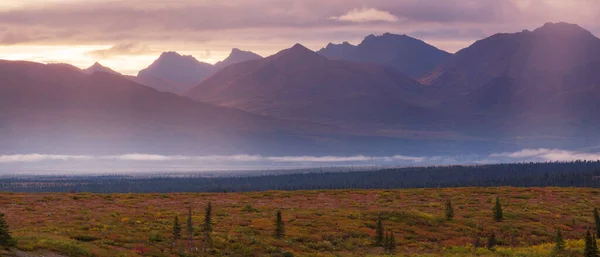 Picturesque Mountains Alaska Autumn Snow Covered Massifs Glaciers Rocky Peaks —  Fotos de Stock