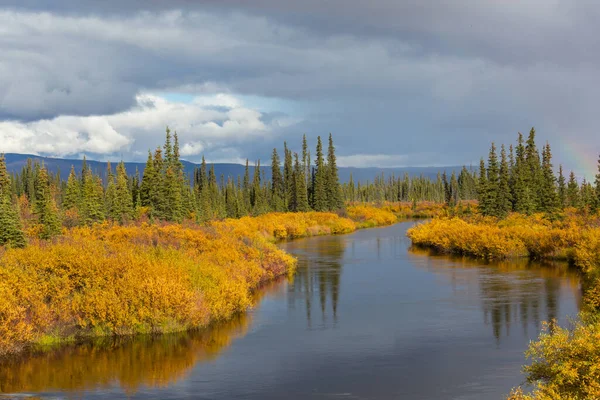 Stagione Autunnale Sul Fiume Blu — Foto Stock