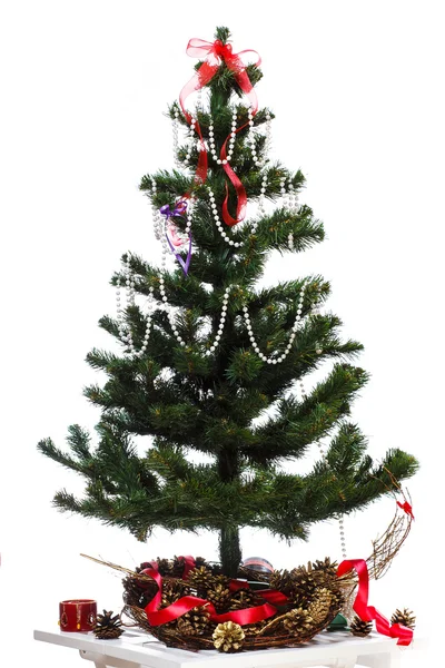 Decorating christmas tree — Stock Photo, Image