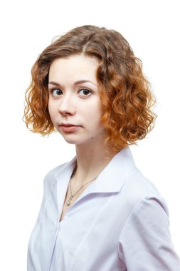 şirin Kızıl saçlı doktor önlük içinde