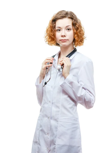 Roztomilá zrzka doktor v laboratorní plášť s stetoskop — Stock fotografie