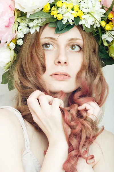 Pretty girl with flower crown on head — Stock Photo, Image