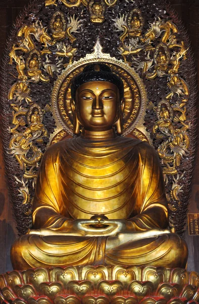 Gyllene buddha, framifrån — Stockfoto