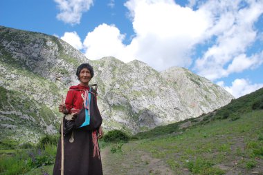 Tibet geleneksel kıyafeti