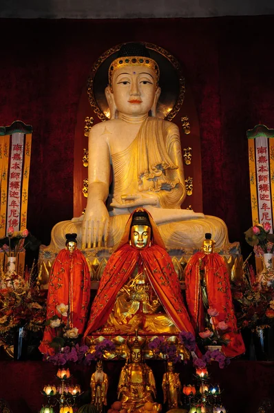 Άγαλμα του Βούδα στο ναό — Φωτογραφία Αρχείου