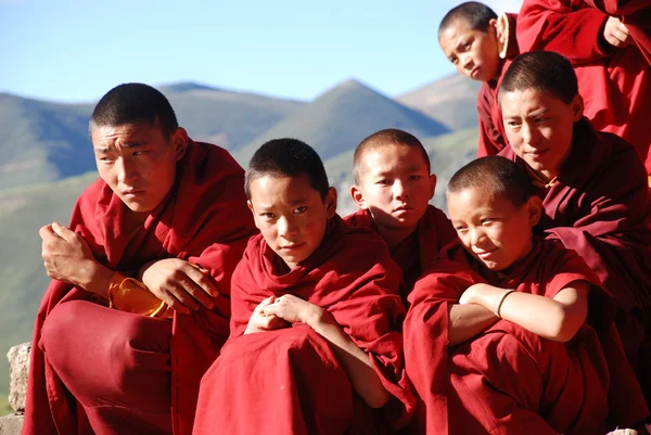 Chamdo pass in red color Teng Temple disciple Nyingma school — Stock Photo, Image