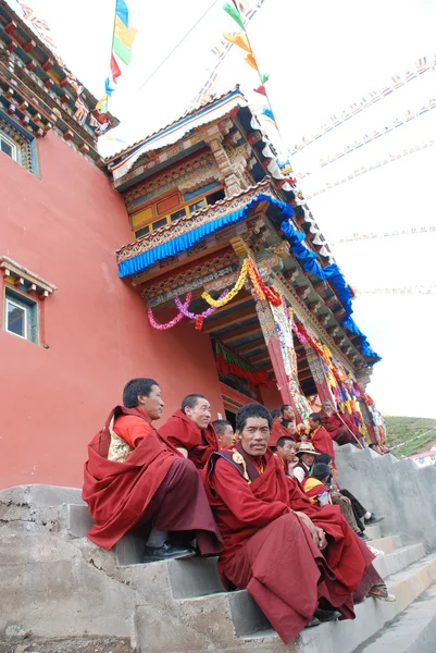 Chamdo pass in red color Teng Temple disciple Nyingma school — Stock Photo, Image