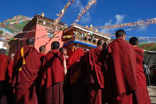 Chamdo pass in red color Teng Temple disciple Nyingma school — Stock Photo, Image