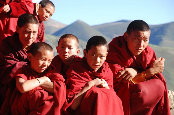 Chamdo Pass in roter Farbe teng Tempel Schüler Nyingma Schule — Stockfoto