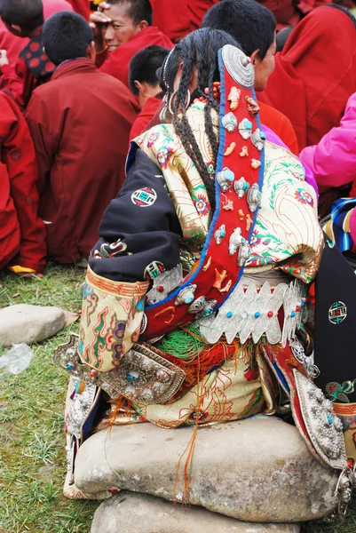 Tibetan in traditional outfit during the celebrtion of the festvival — Stock Photo, Image