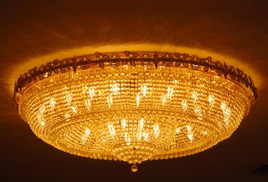 altın rengi tavan lambası