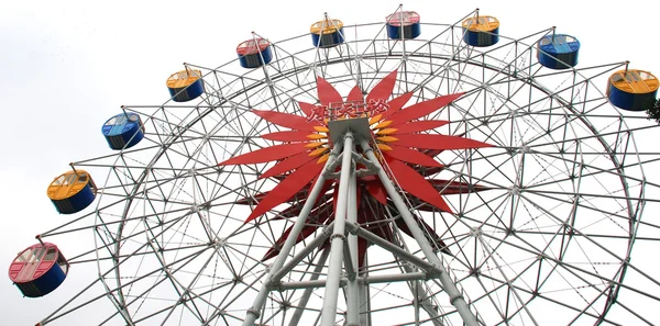 Colorful Ferris wheel — Stock Photo, Image