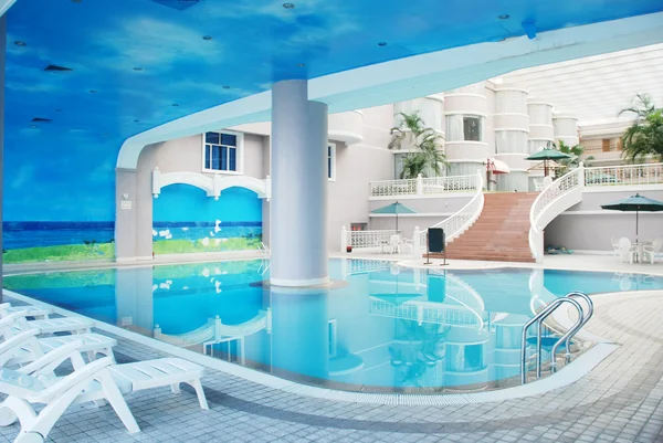 The indoor hotel swimming pool — Stock Photo, Image