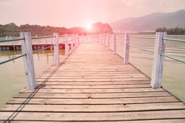 ahşap yaya köprüsü