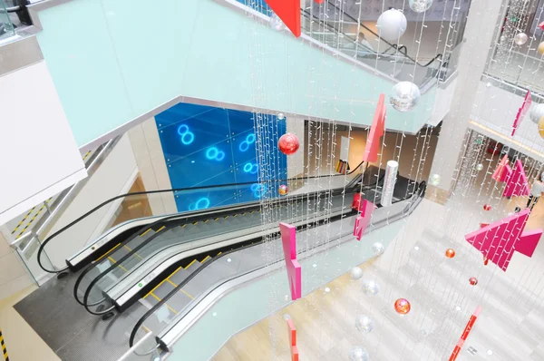 Modern alışveriş merkezi