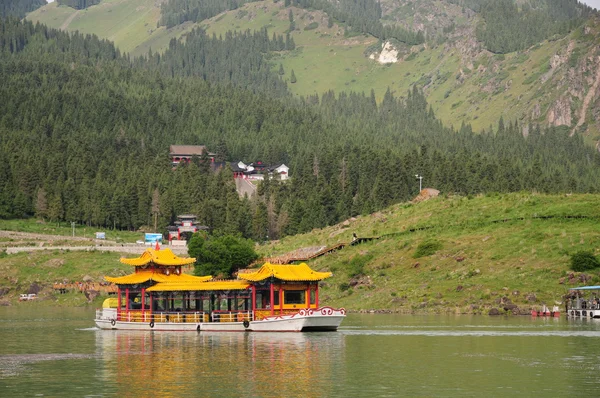 güzel tianshan dağ gölü