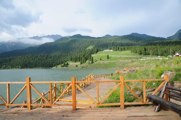 Красивое горное озеро Тяньшань Стоковое Изображение