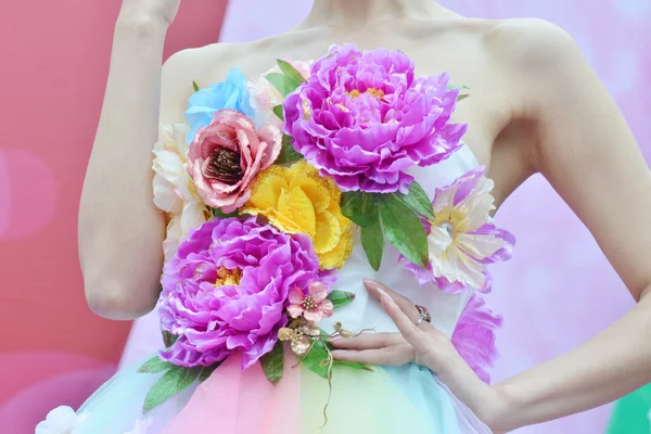 Sposa con fiori — Foto Stock