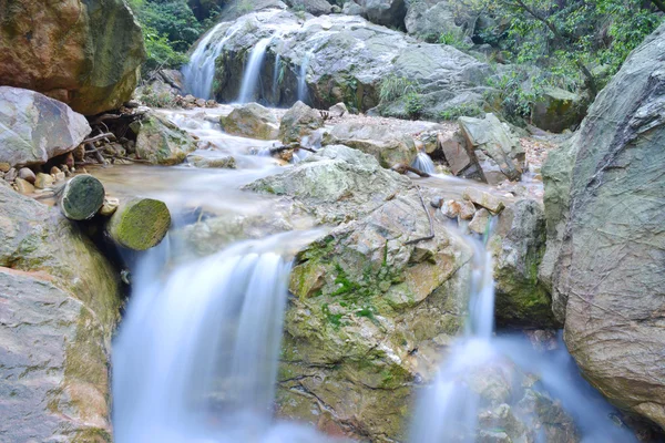 Gebirgsfluss — Stockfoto