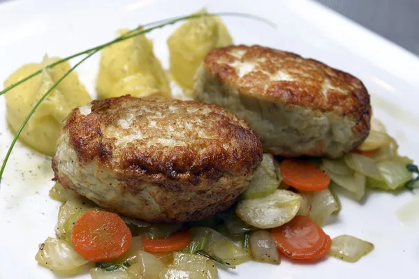 Pike cutlets with mashed potatoes — Stock Image Pike cutlets with mashed potatoes Stock Picture