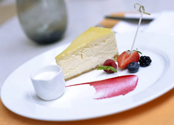 Çilekli cheesecake — Stok fotoğraf