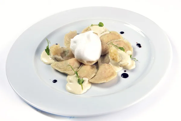 Knödel mit saurer Sahne — Stockfoto