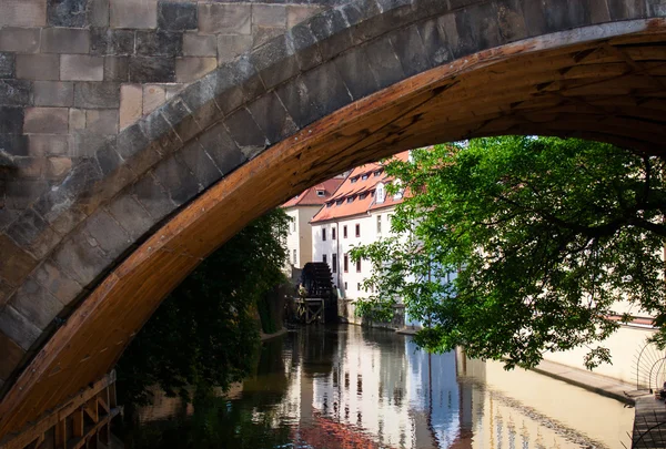 Molino de agua, Praga, Puente de Carlos — Foto de Stock