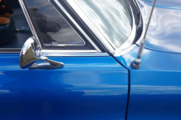 Rear-view mirror of retro car — Stock Photo, Image