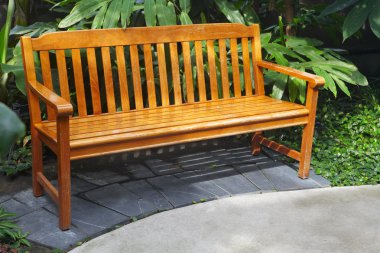 ahşap Bank yeşil bir park vardır.