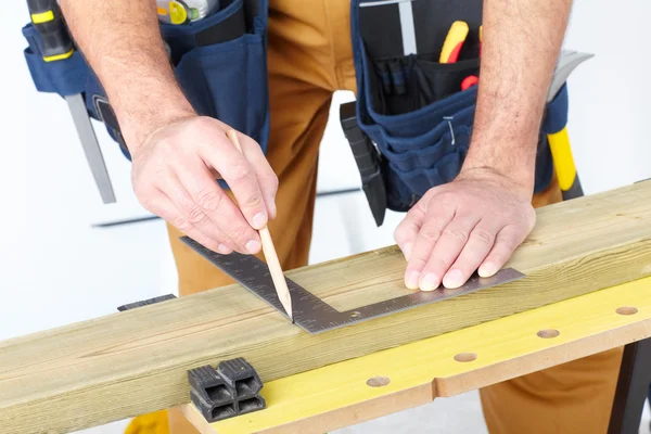 Olgun bir müteahhit. marangoz