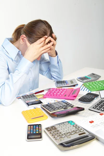 Бізнес-леді і калькулятори — стокове фото