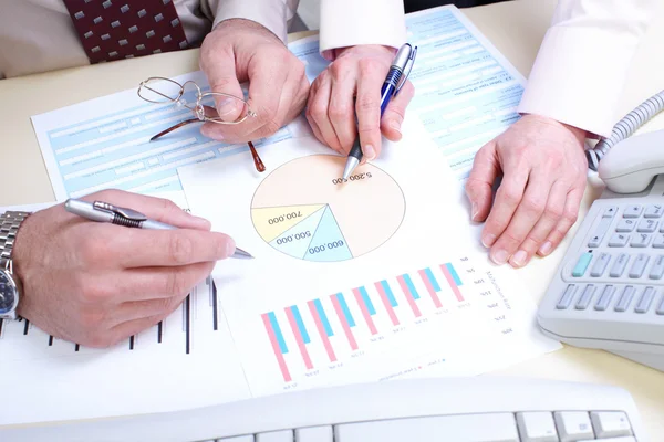 Empresários no escritório — Fotografia de Stock