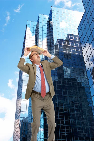 Businessman and skyscrapers — Stock Photo, Image