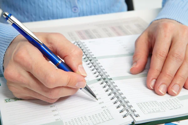 Businesswoman in the office — Stock Photo, Image