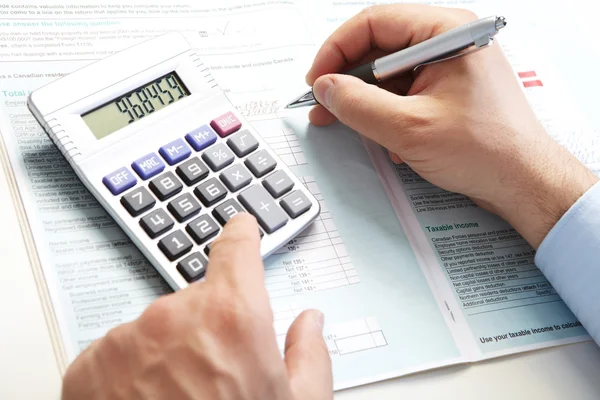 The businessman and calculator — Stock Photo, Image