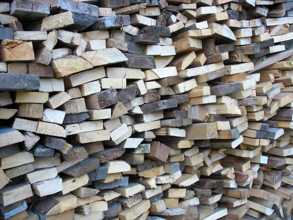Fundo de troncos de lenha picada seca na pilha — Fotografia de Stock