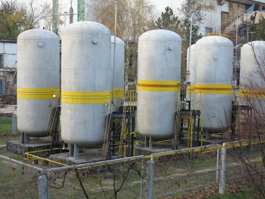 eski endüstriyel kimyasal depolama tankları