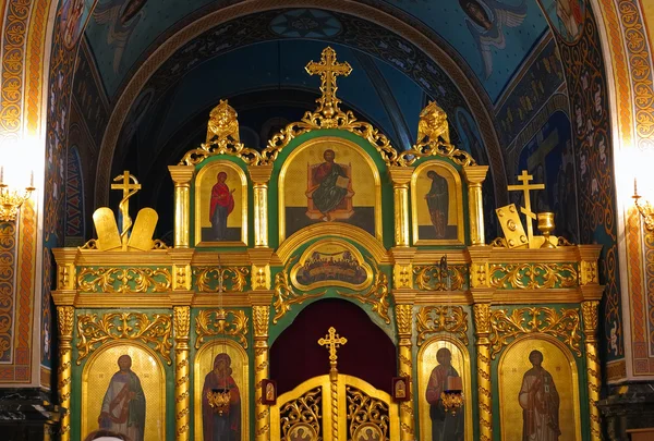 Złota ornated wnętrze kościoła prawosławnego — Zdjęcie stockowe