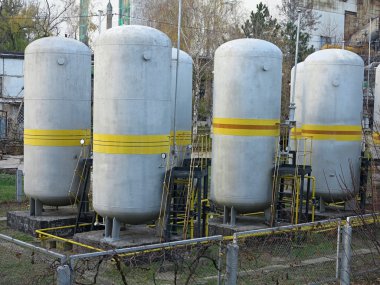 eski endüstriyel kimyasal depolama tankları