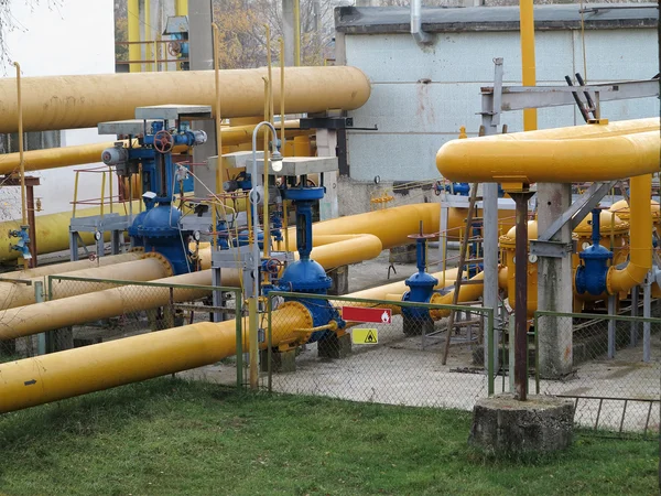 Natural gas station with yellow pipes power plant — Stock Photo, Image