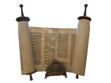 Yahudi torah kaydırma ve altın menorah mum destek isolat