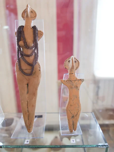 Prehistoric clay figurines of a woman — Stock Photo, Image