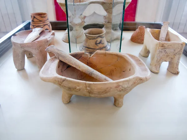 Prehistoric clay pottery vase in a museum — Stock Photo, Image