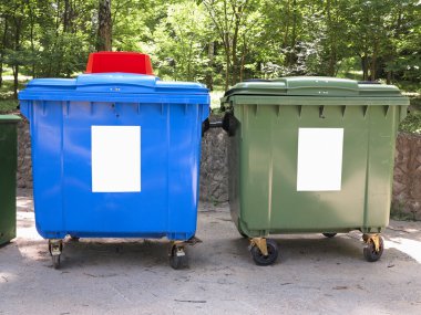 Yeni renkli plastik çöp konteyneri